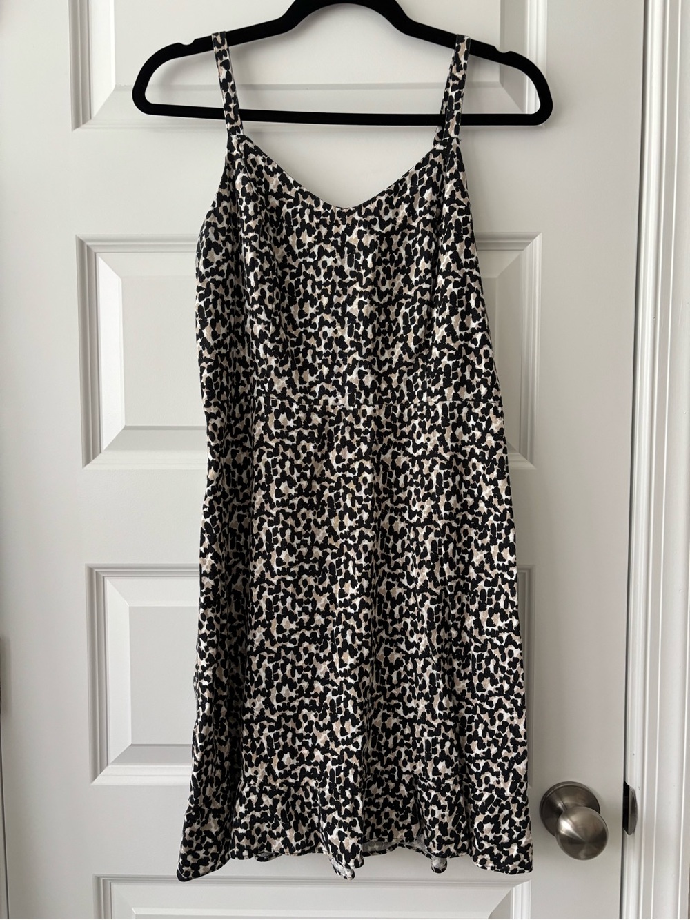 Old Navy Sleeveless Black and Cream Print Linen Blend Swing Dress